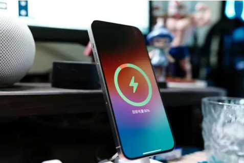 昌洒镇苹果15换屏服务分享用什么充电器给iPhone15充电更好 